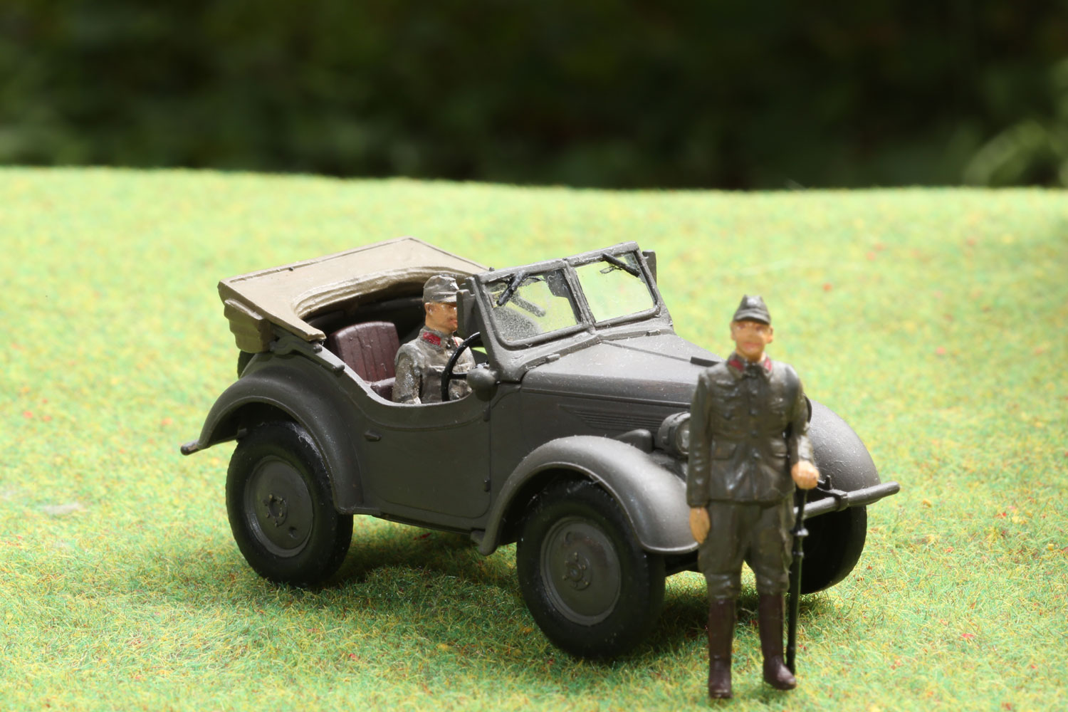 帝国陸軍　95式小型乗用車（くろがね四起）