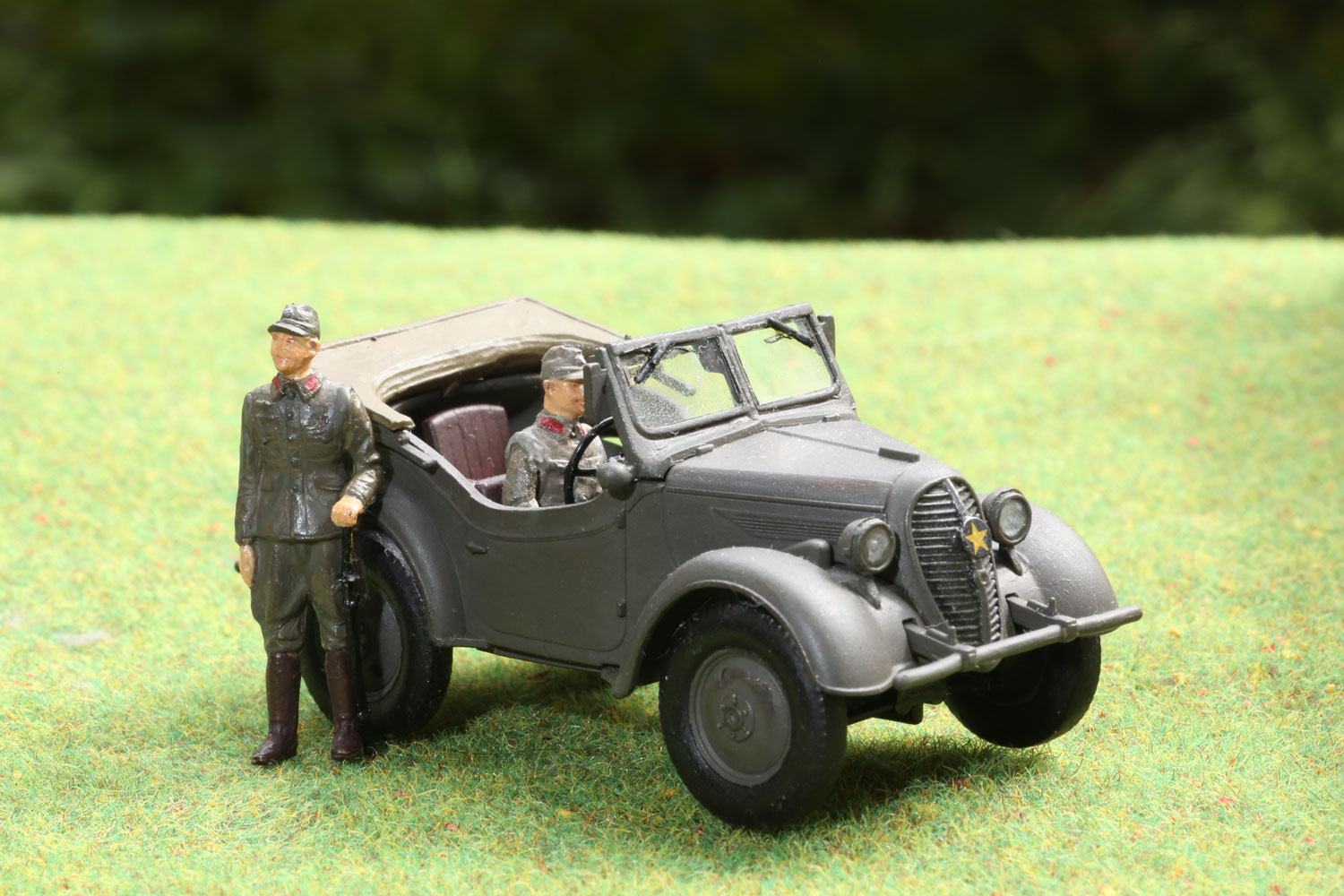 帝国陸軍　95式小型乗用車（くろがね四起）