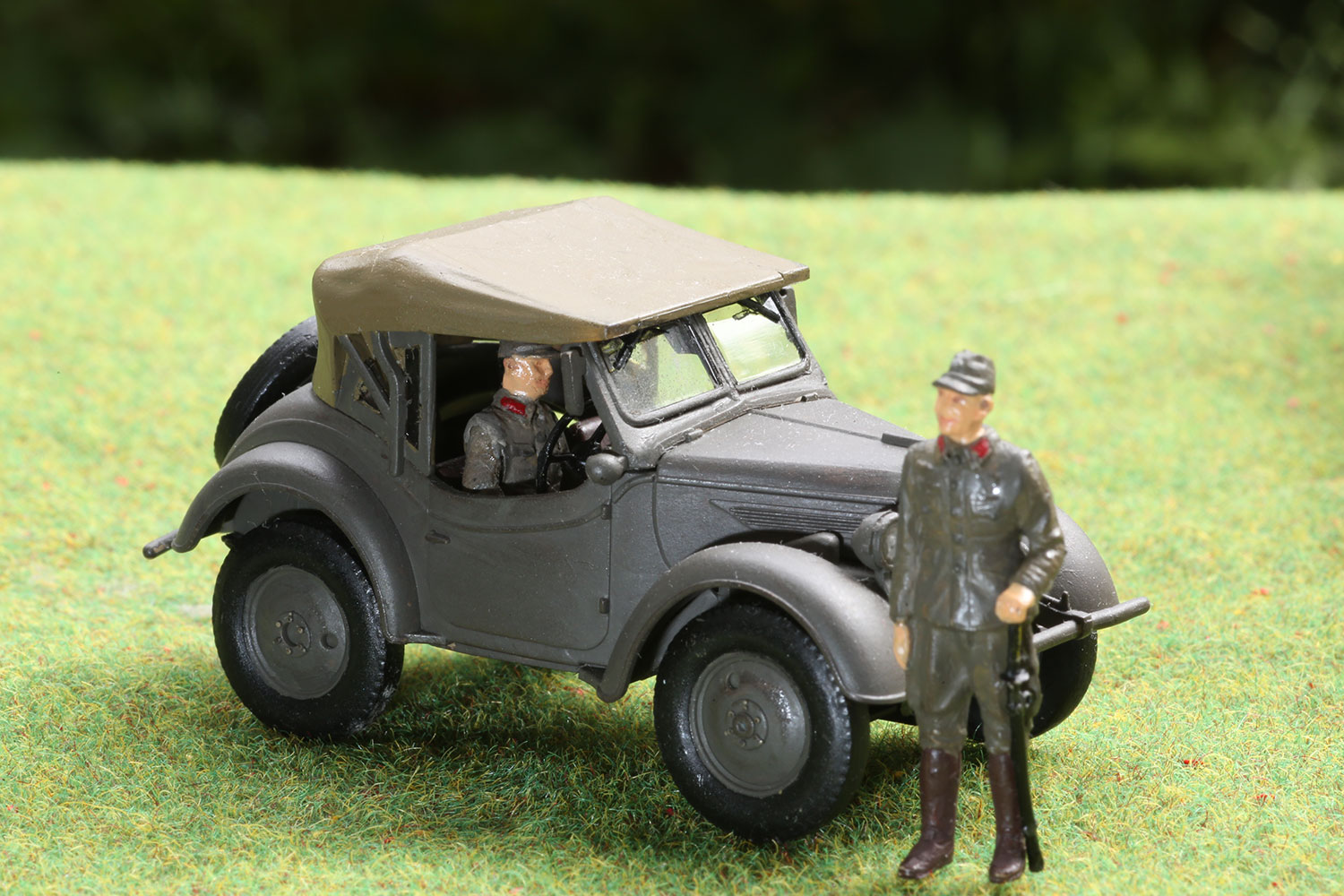 帝国陸軍　95式小型乗用車（くろがね四起）